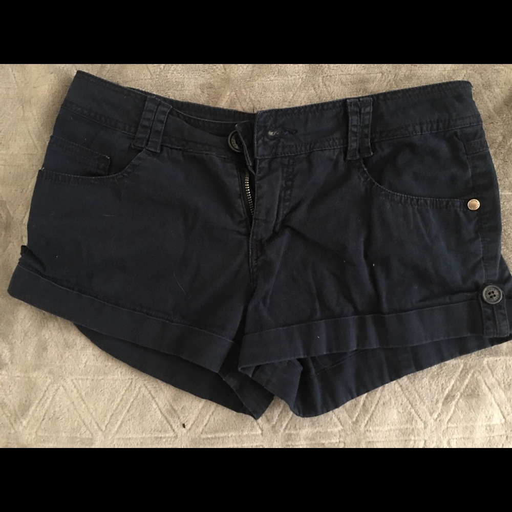 Shorts - Picture 3 of 4